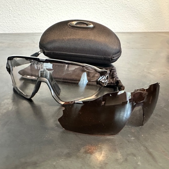 OAKLEY Jawbreaker glasses with photo chromatic + polarized lenses etc - Picture 2 of 10